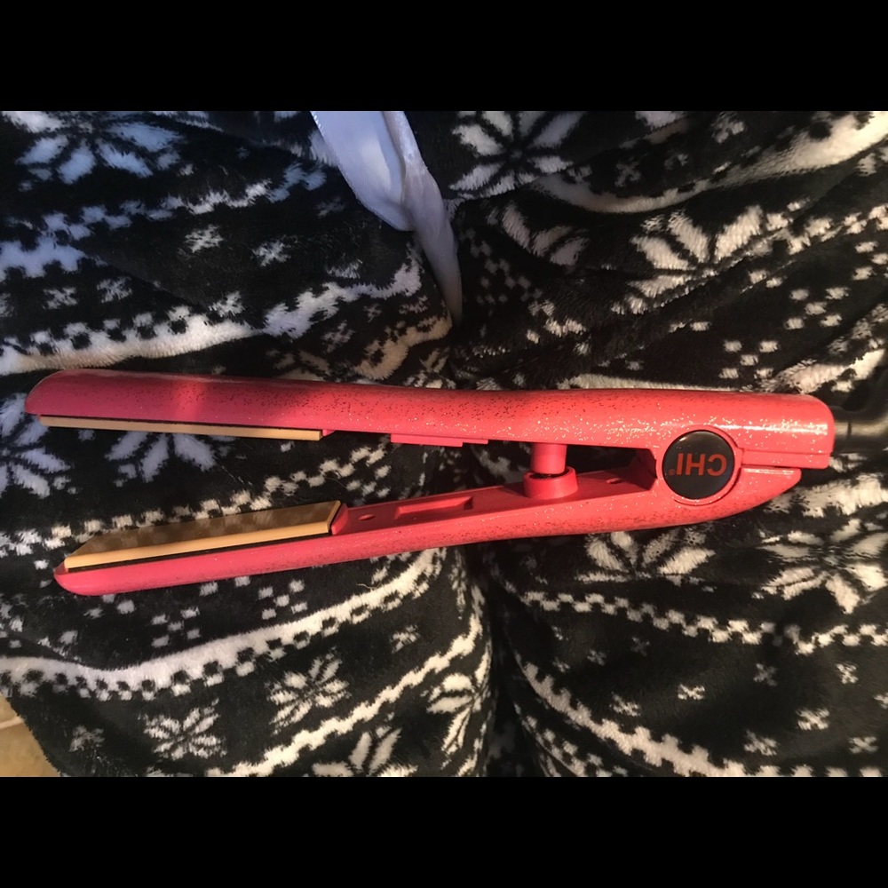 Mini chi flat iron. Pink and sparkly!